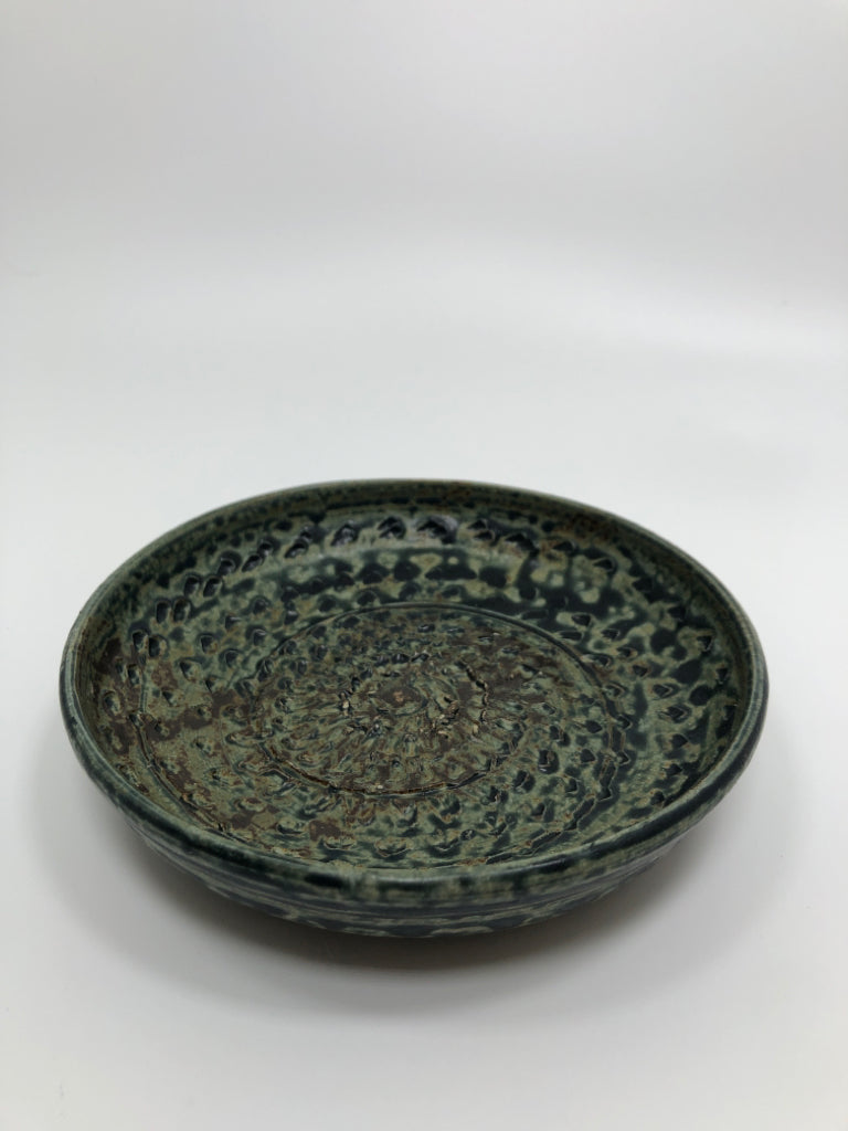 GREEN POTTERY GARLIC PLATE.