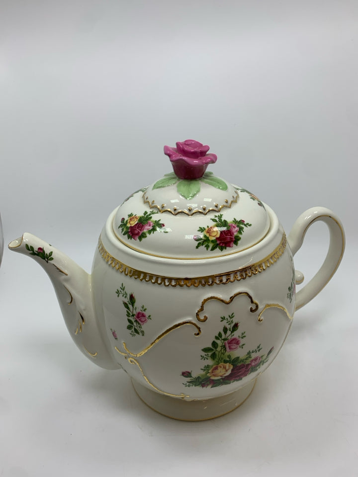 OLD COUNTRY ROSES ROYAL ALBERT TEA POT.
