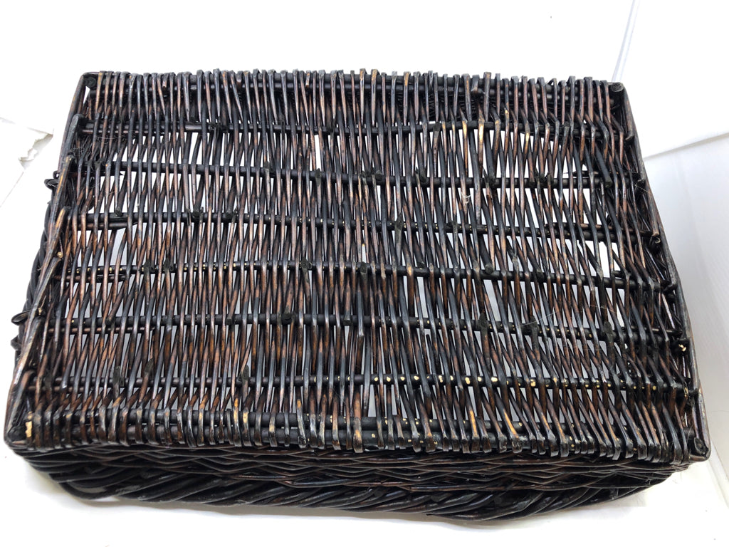 DARK WOVEN RECTANGLE BASKET TRAY W/HANDLES.