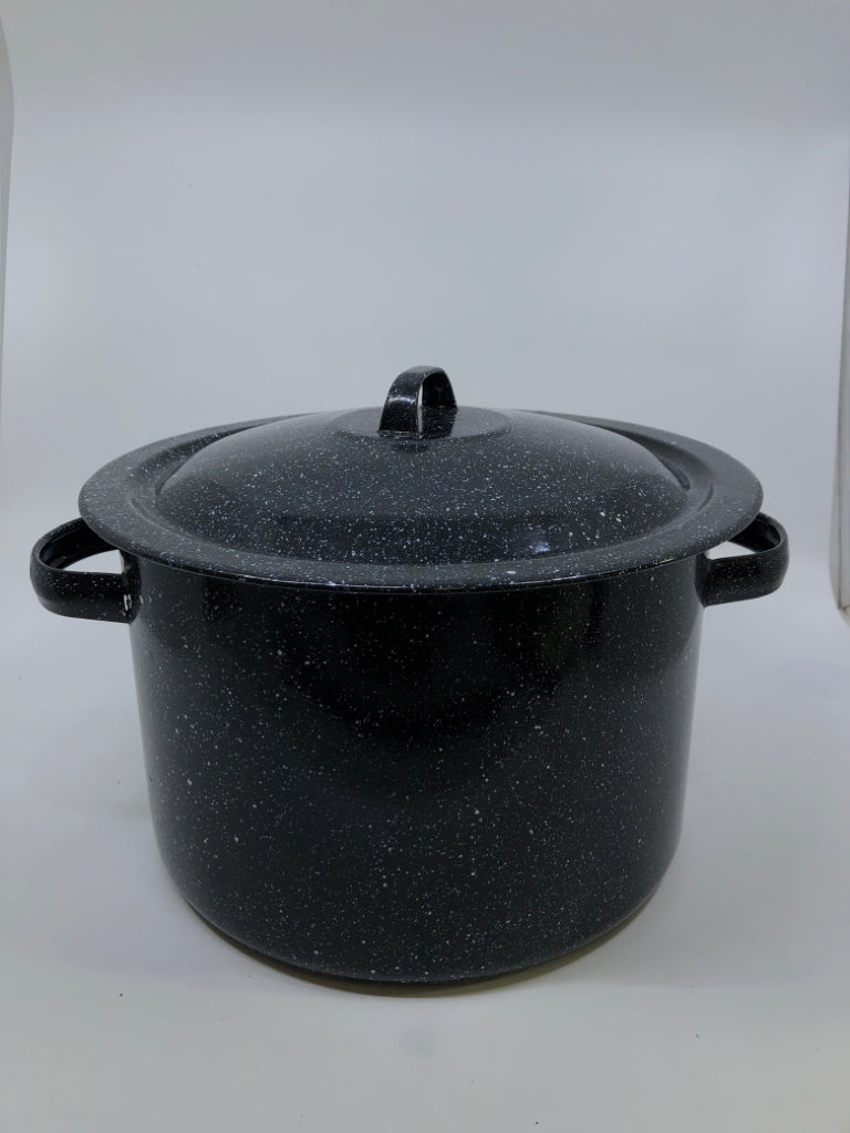 BLACK SPECKLED ENAMELWARE STOCK POT W/LID.