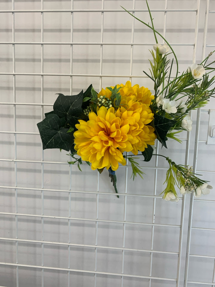 FAUX YELLOW BOUQUET.