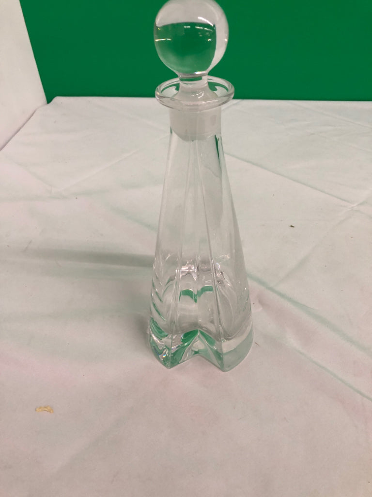 HEAVY GLASS HEART SHAPED DECANTER.