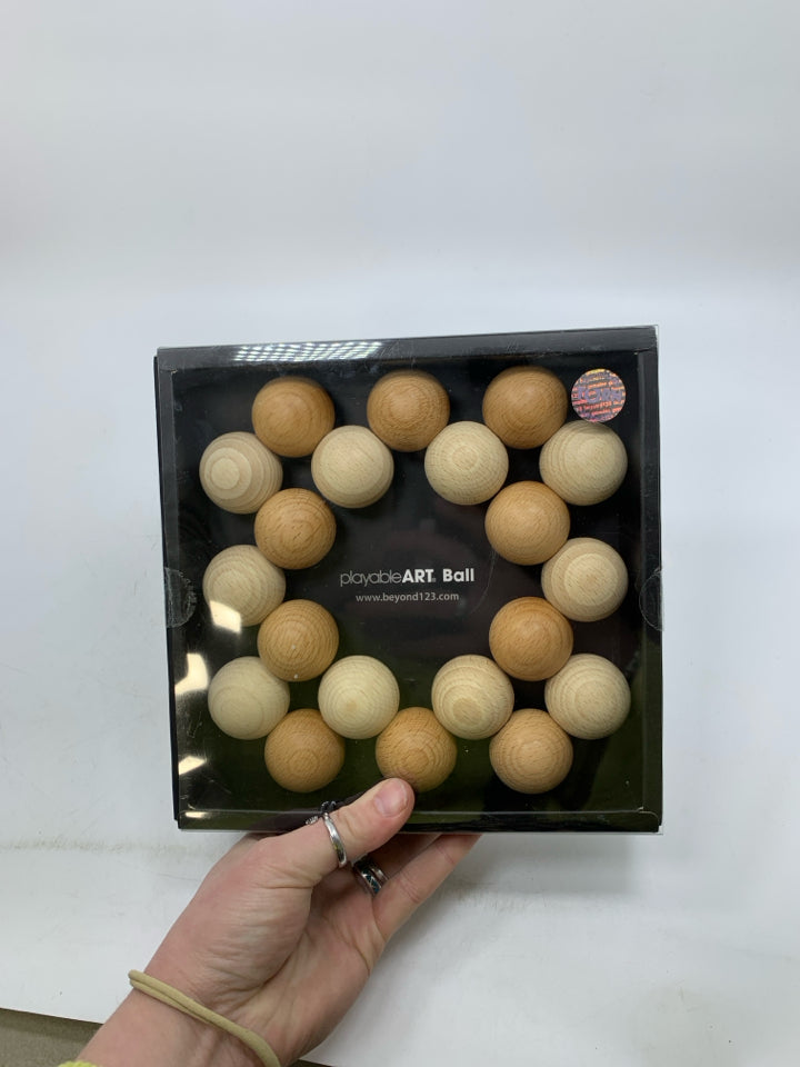 NIB PAYABLEART WOOD DISPLAY BALLS.