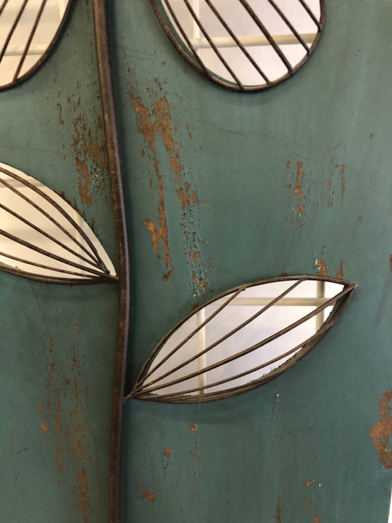 TEAL DISTRESSED WOOD PLANK W/METAL FLOWER.