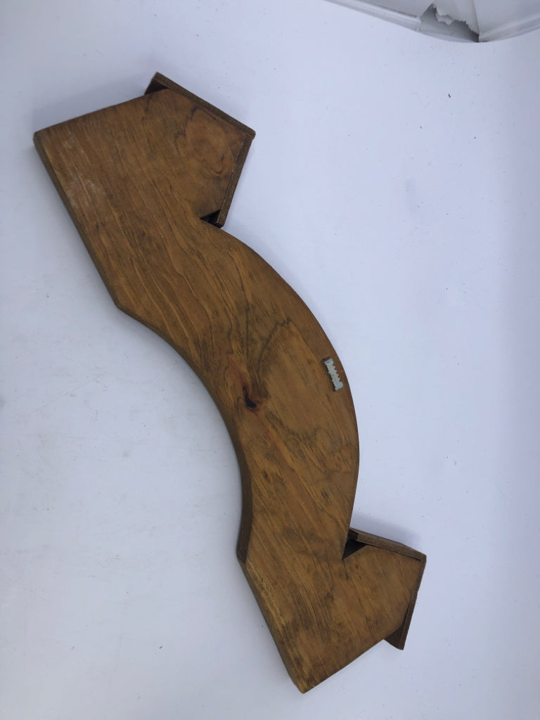 PRIMITIVE WELCOME "LIBERTY INN" WALL HANGING.