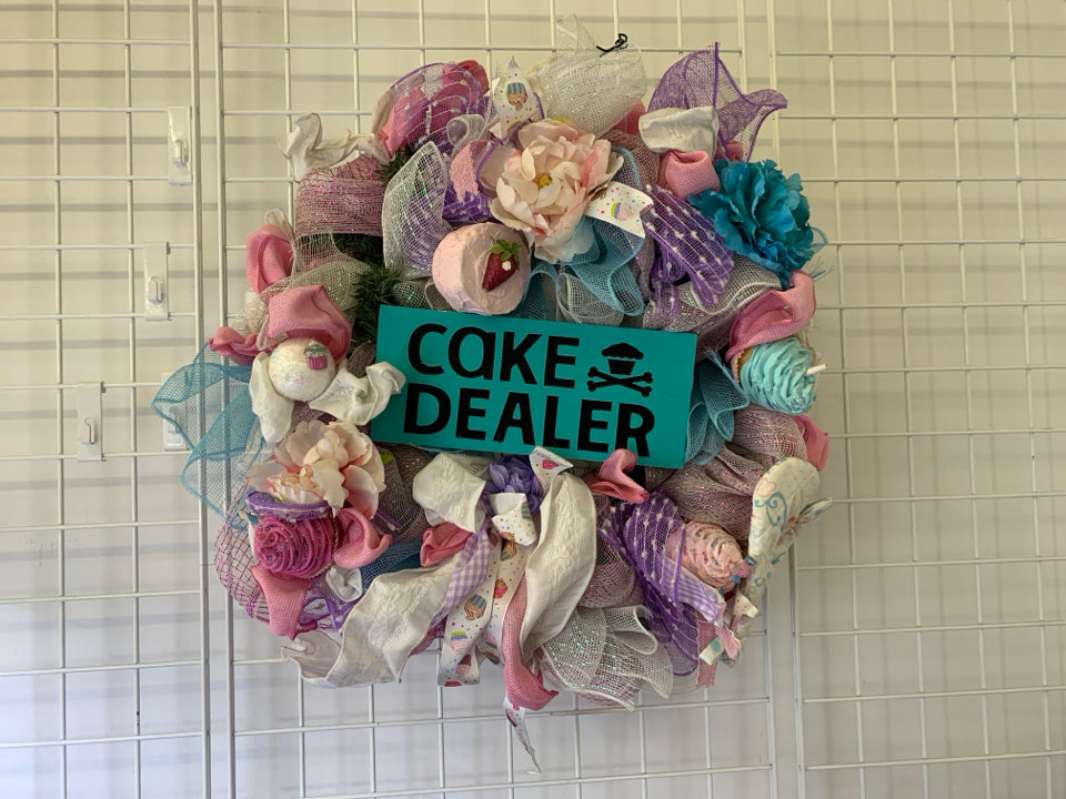 PASTEL CAKE DEALER WREATH.
