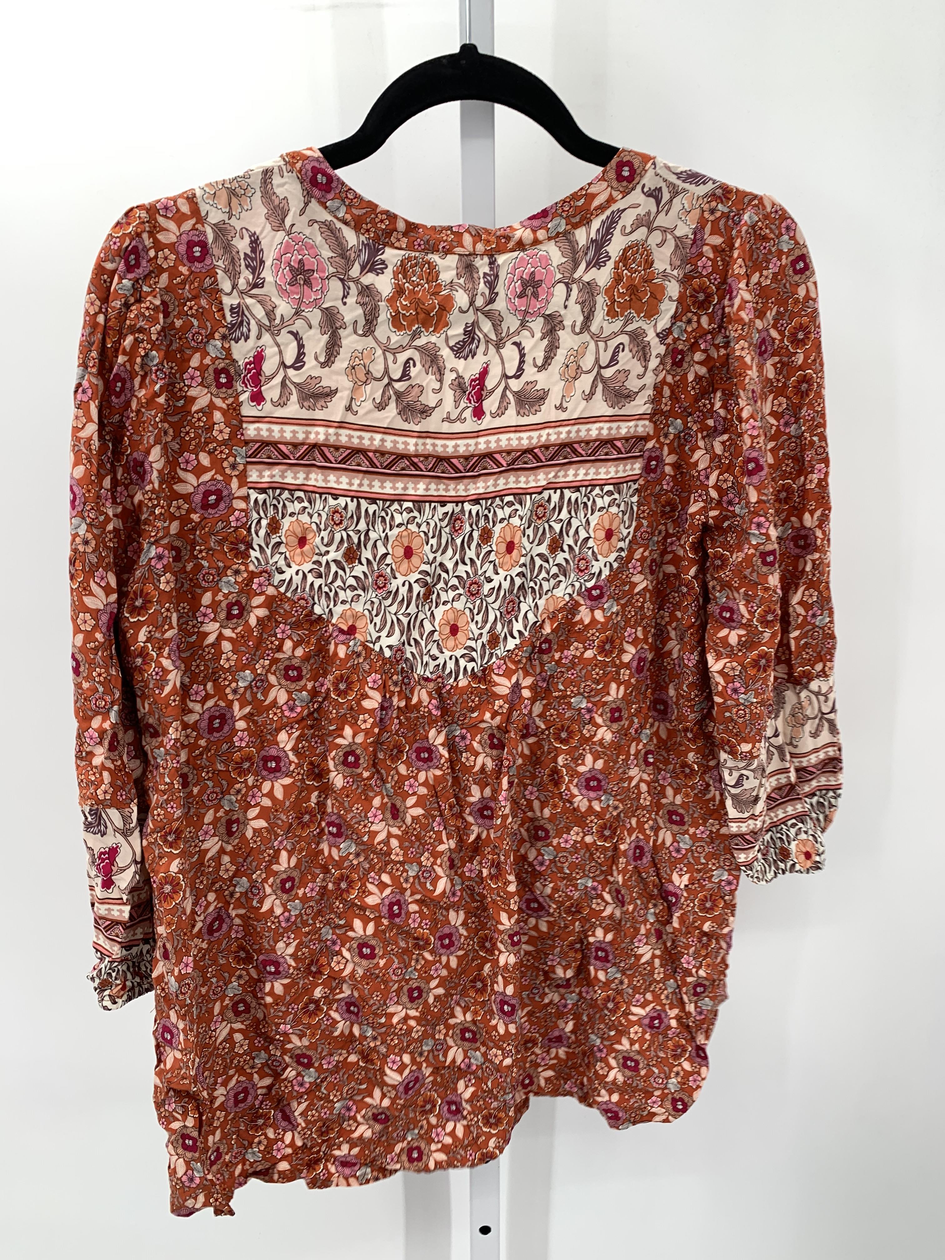 Size Medium Misses 3/4 Sleeve Shirt