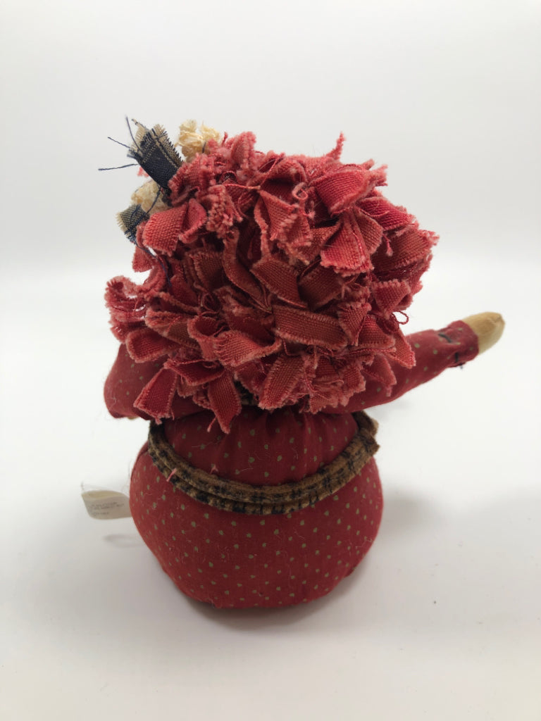 PRIMITIVE RAGGEDY ANNE DECOR.