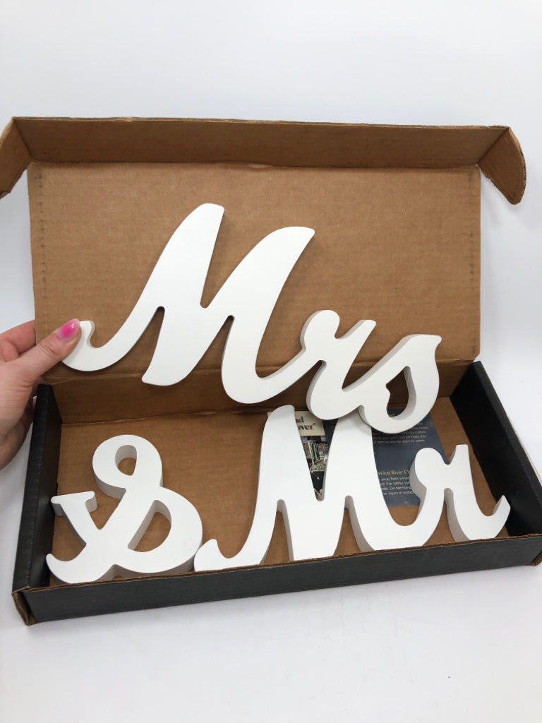 3PC MR & MRS WHITE WOOD BLOCK DECOR.