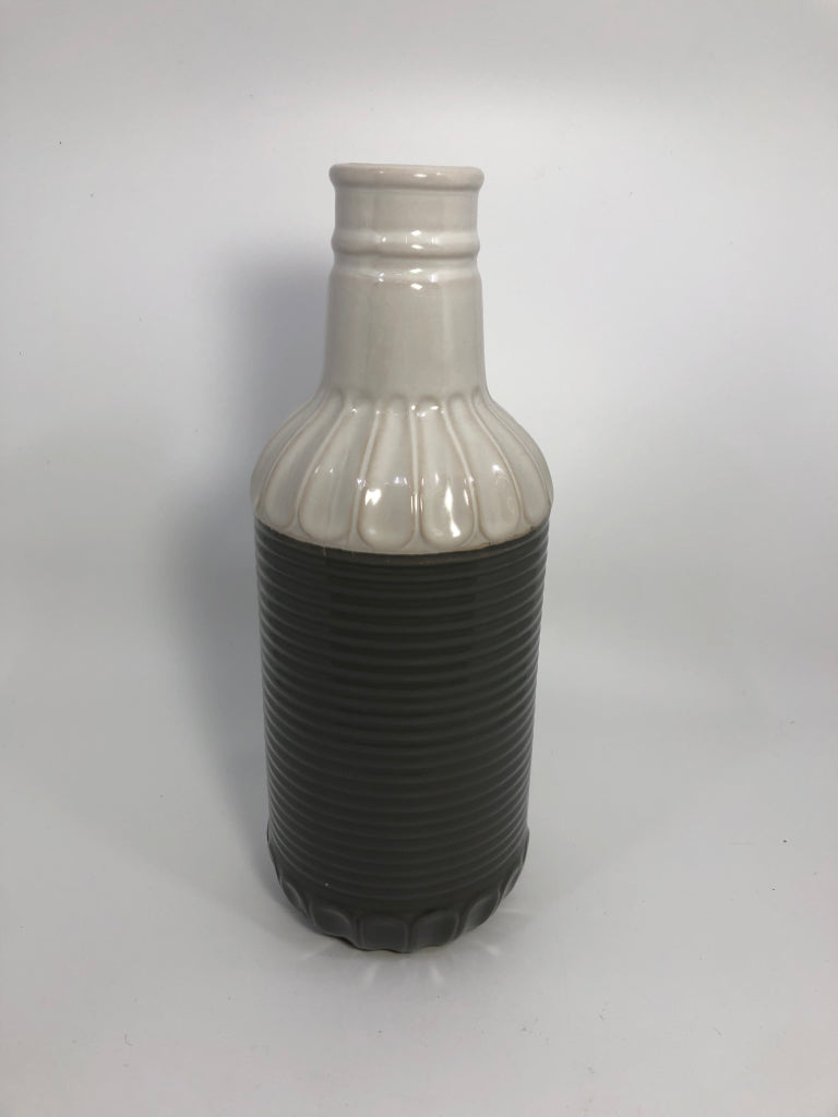2-TONED GRAY CERAMIC VASE.