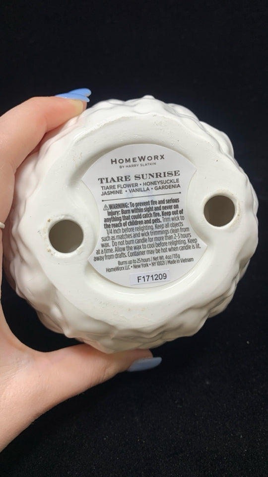 WHITE CERAMIC PINEAPPLE CANDLE W/TOP.