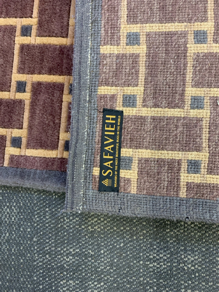SAFAVIEH MAROON SQAURE PATTERN RUG -ORGANIC.