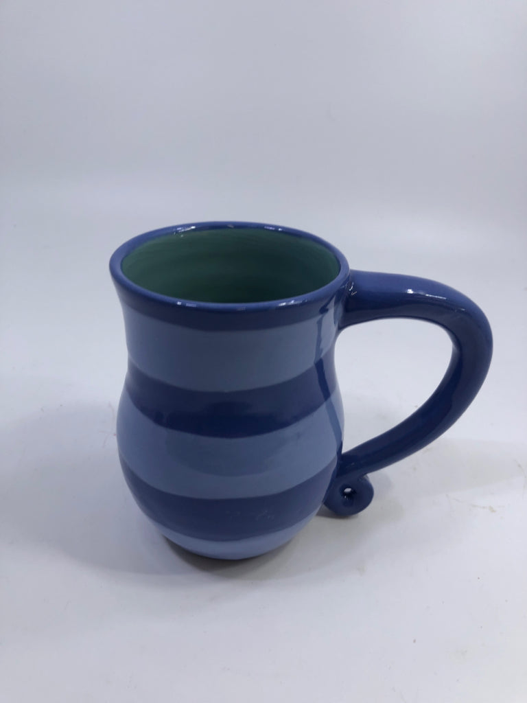 BLUE STRIPED MUG W/CURVED HANDLE.