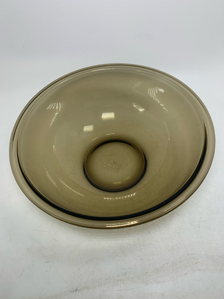 LARGE GLASS MIXING BOWL.