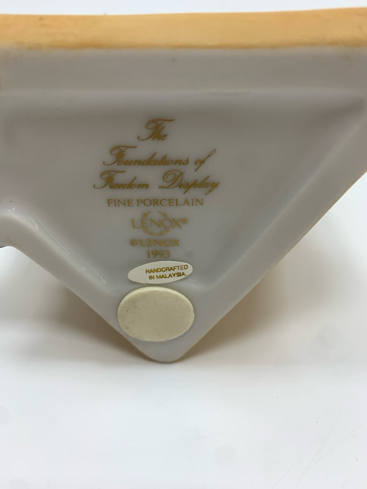LENOX BILL OF RIGHTS PORCELAIN DECOR.