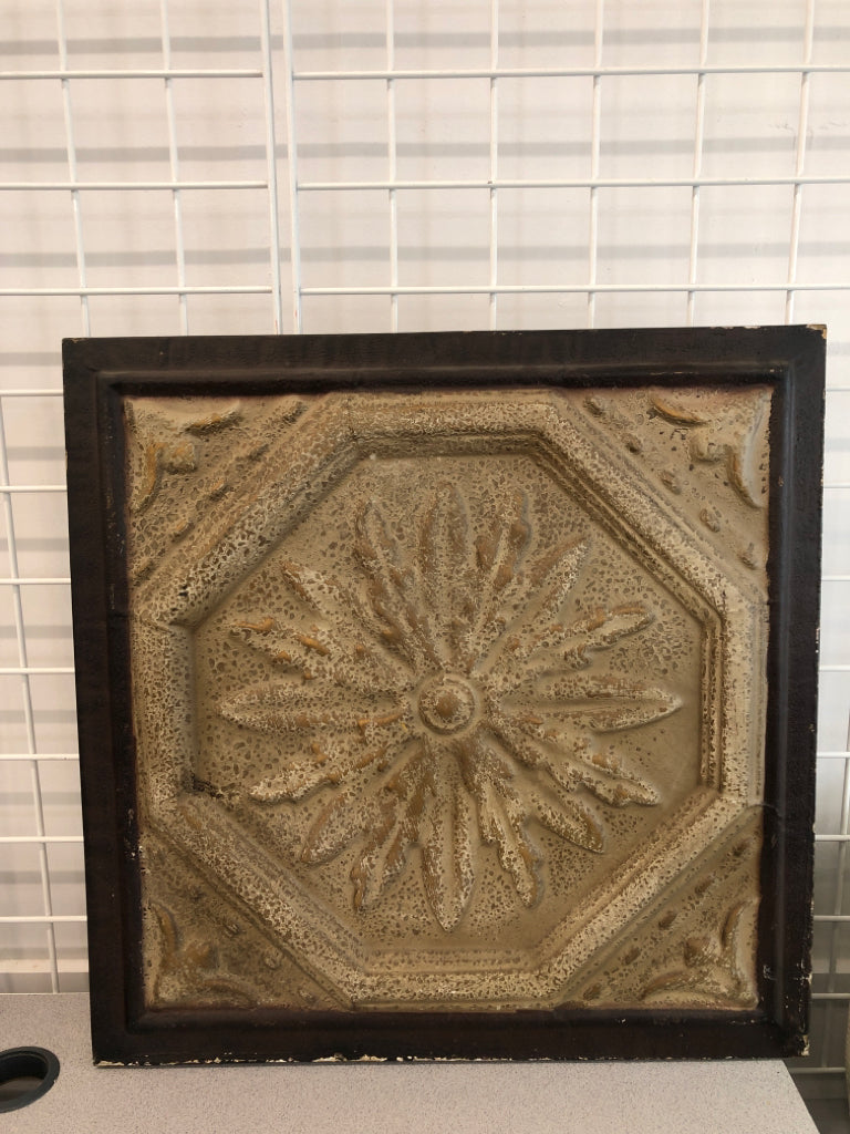 DISTRESSED METAL MEDALLION WALL HANGING.