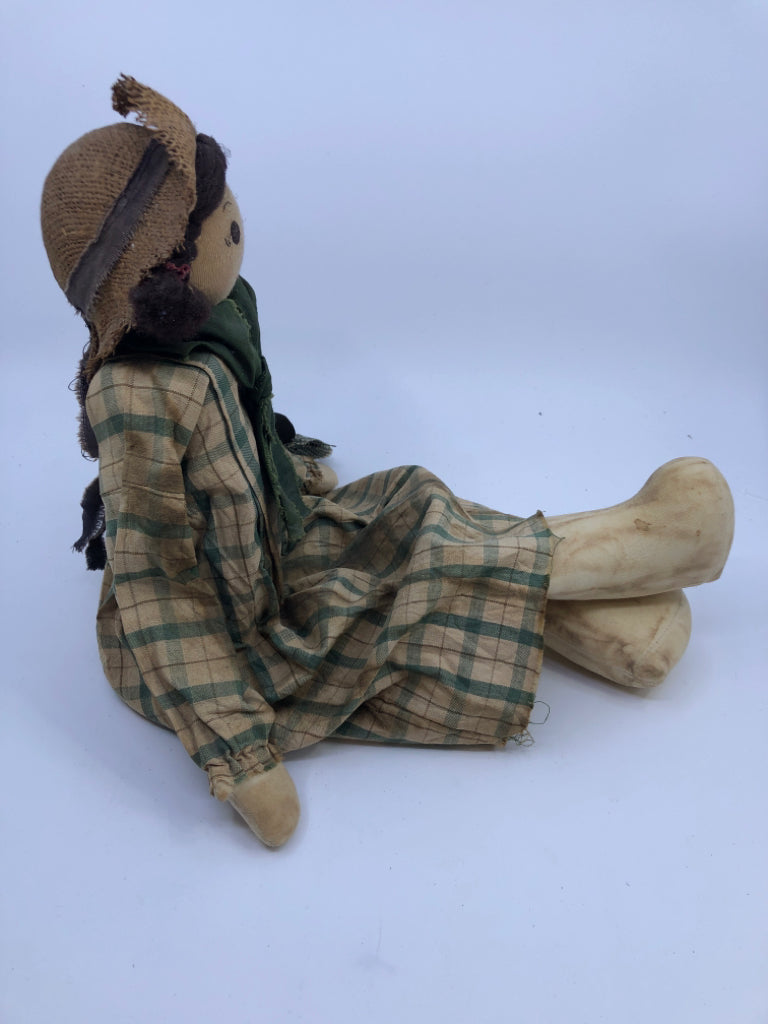 2PC BOY+GIRL SHELF SITTING PRIMITIVE DOLLS.