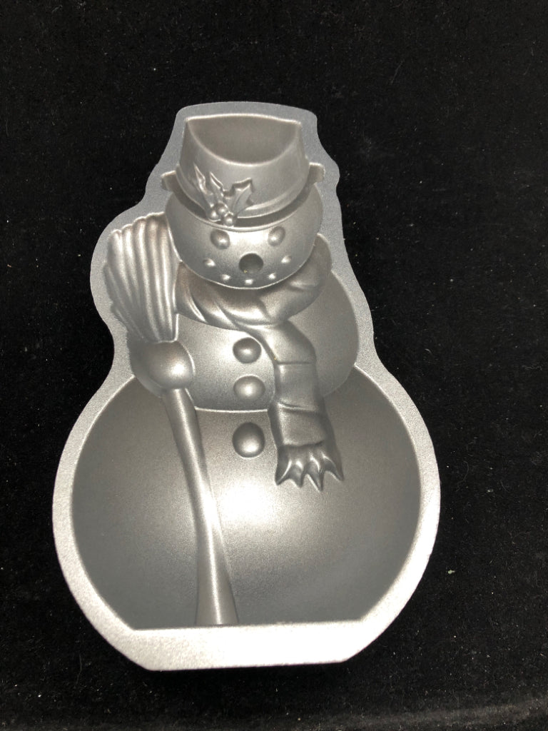 SNOWMAN CAKE PAN- NORDIC WARE