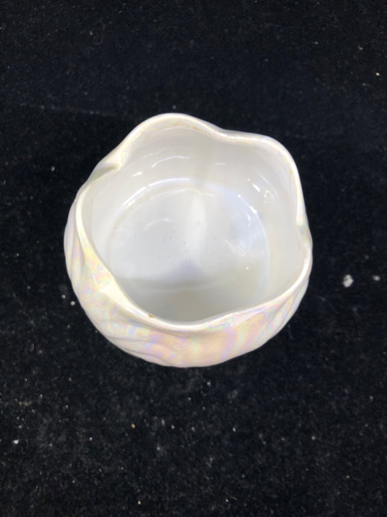 2PC PEARLESCENT TULIP TEA LIGHT WARMER.