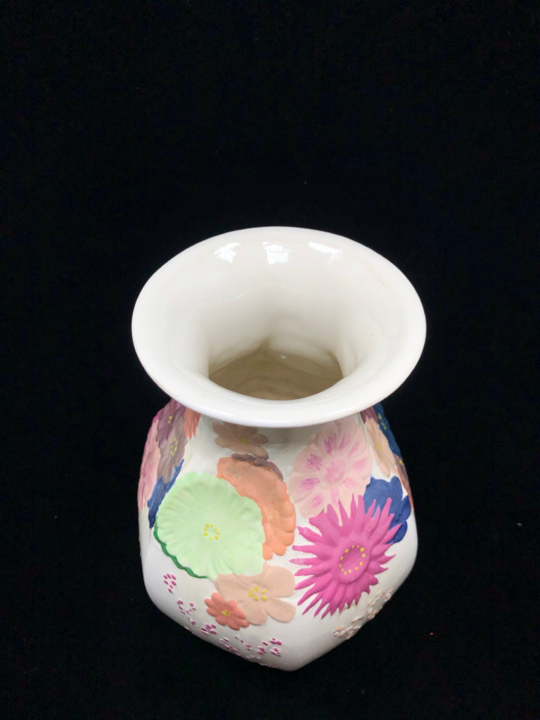 METALLIC PAINTED FLORAL VASE.