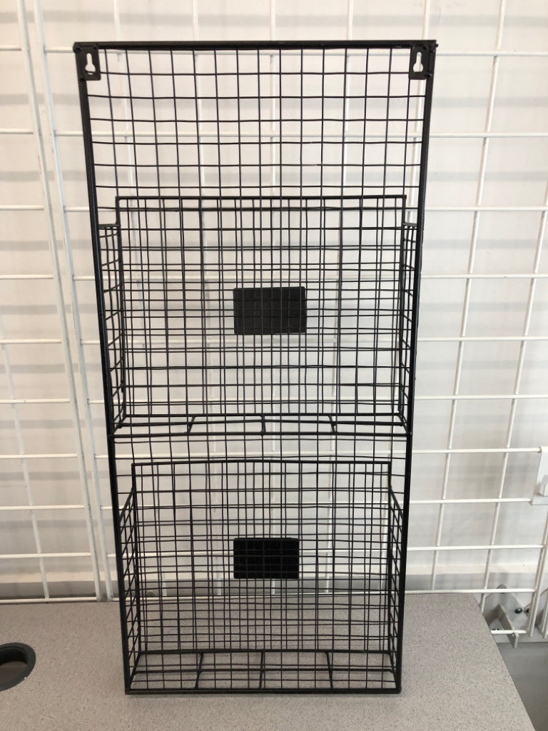 2-POCKET METAL WALL ORGANIZER.