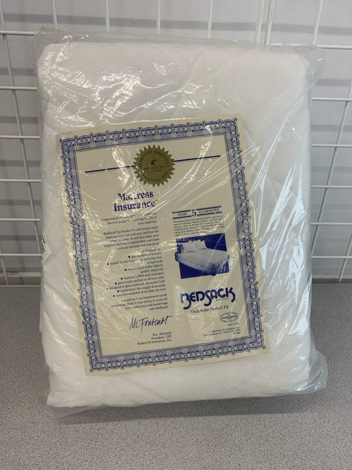 NIB FULL SIZE BED SAC.