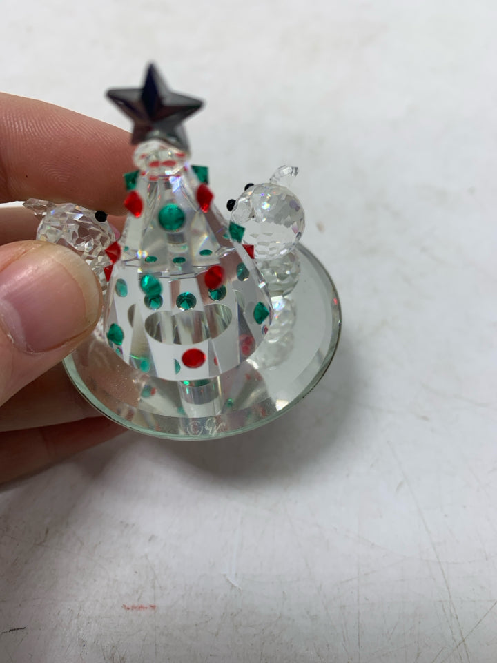 MINI GLASS CHRISTMAS TREE W/ TEDDY BEARS.
