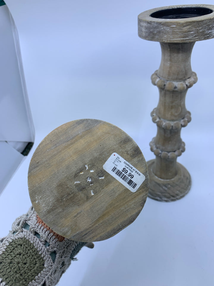 2 LIGHT WEIGHT WOOD PILLAR CANDLE HOLDERS W/ BEADED DETAIL.