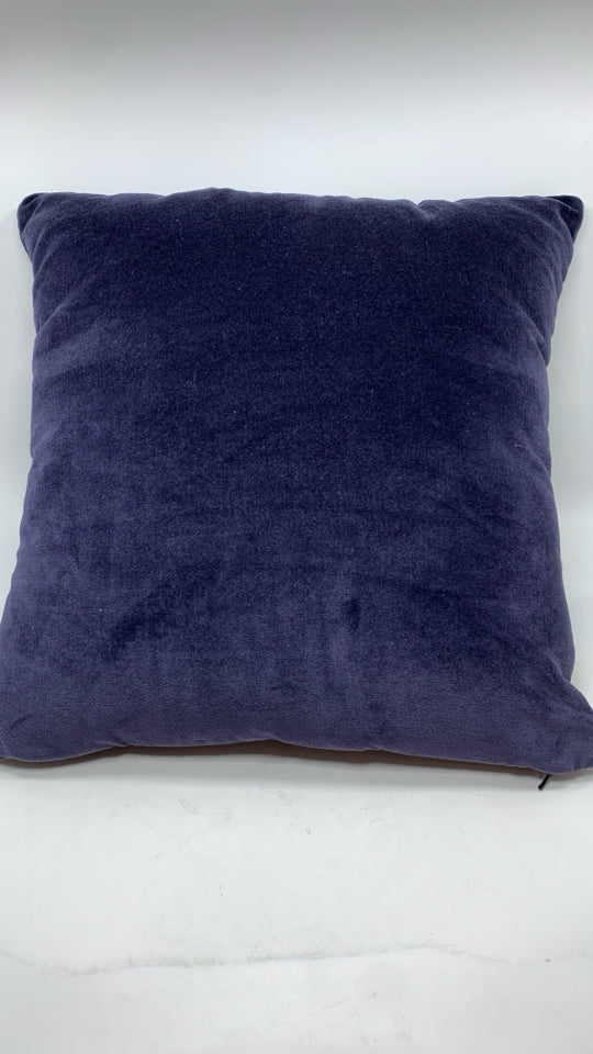 NAVY BLUE VELVET PILLOW.