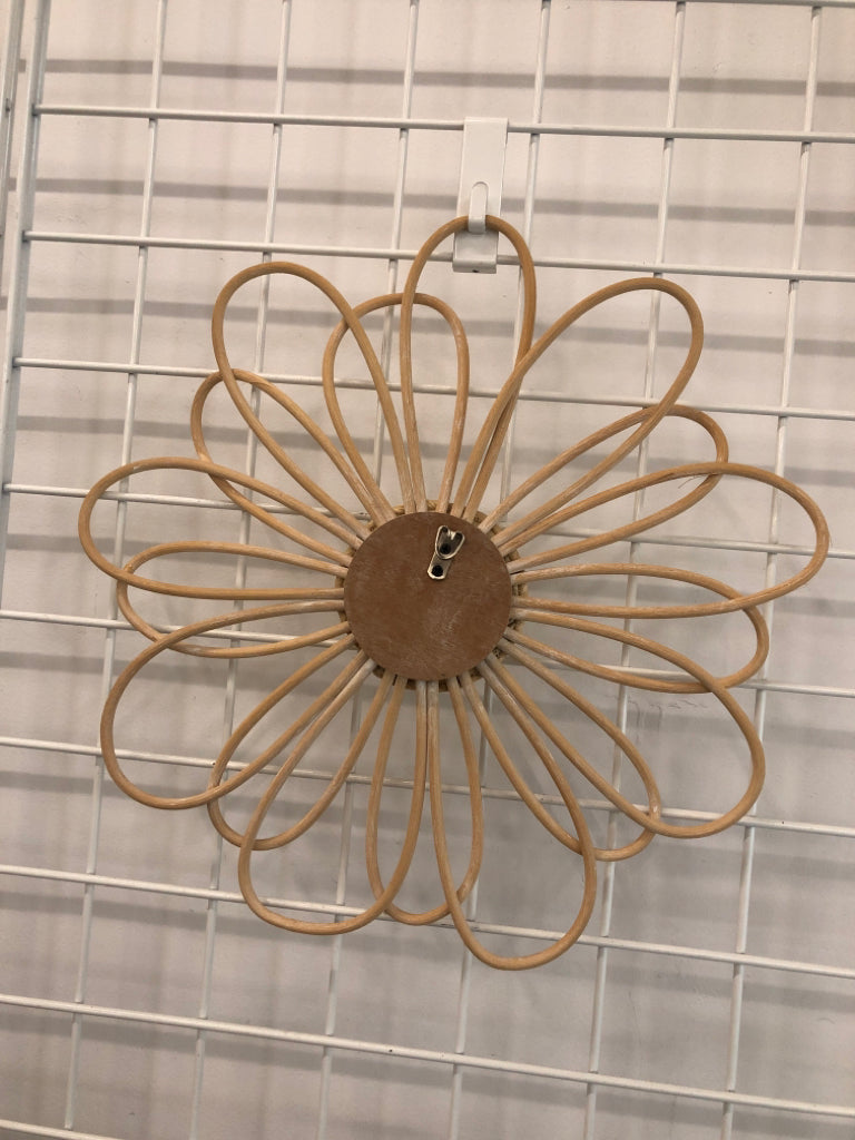 RATTAN DAISY FLOWER WALL HANGING.