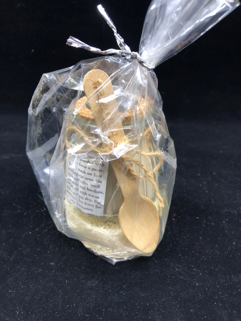 NIP CLAY MASK.