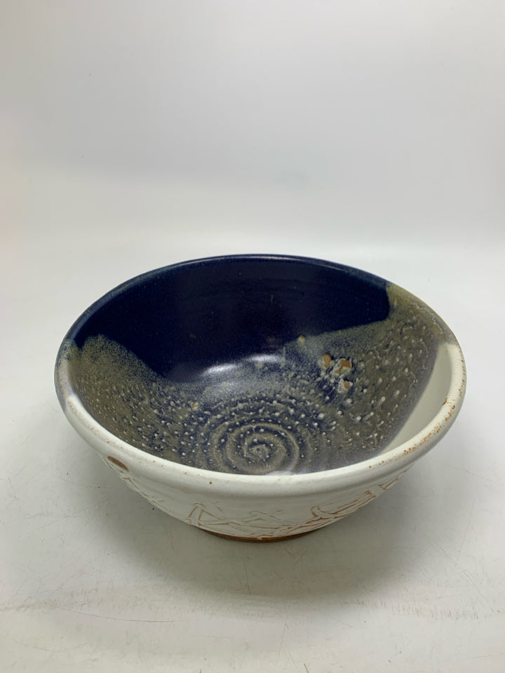HEAVY BLUE/WHITE TEXTURED EXTERIOR MIXING BOWL.