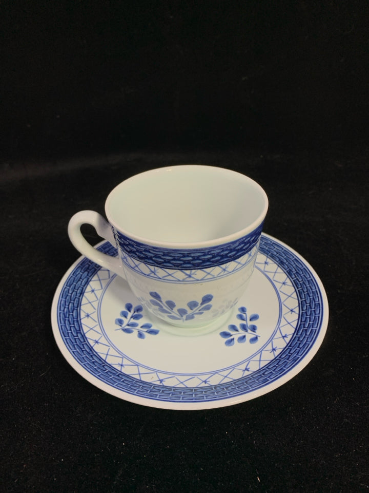 VTG BLUE FLORAL TEACUP/SAUCER.
