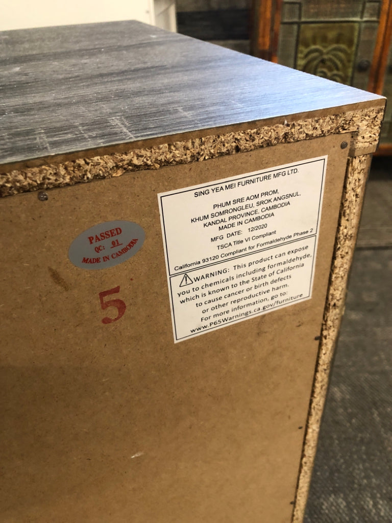 MODERN 2-DRAWER GRAY WOOD SIDE TABLE.