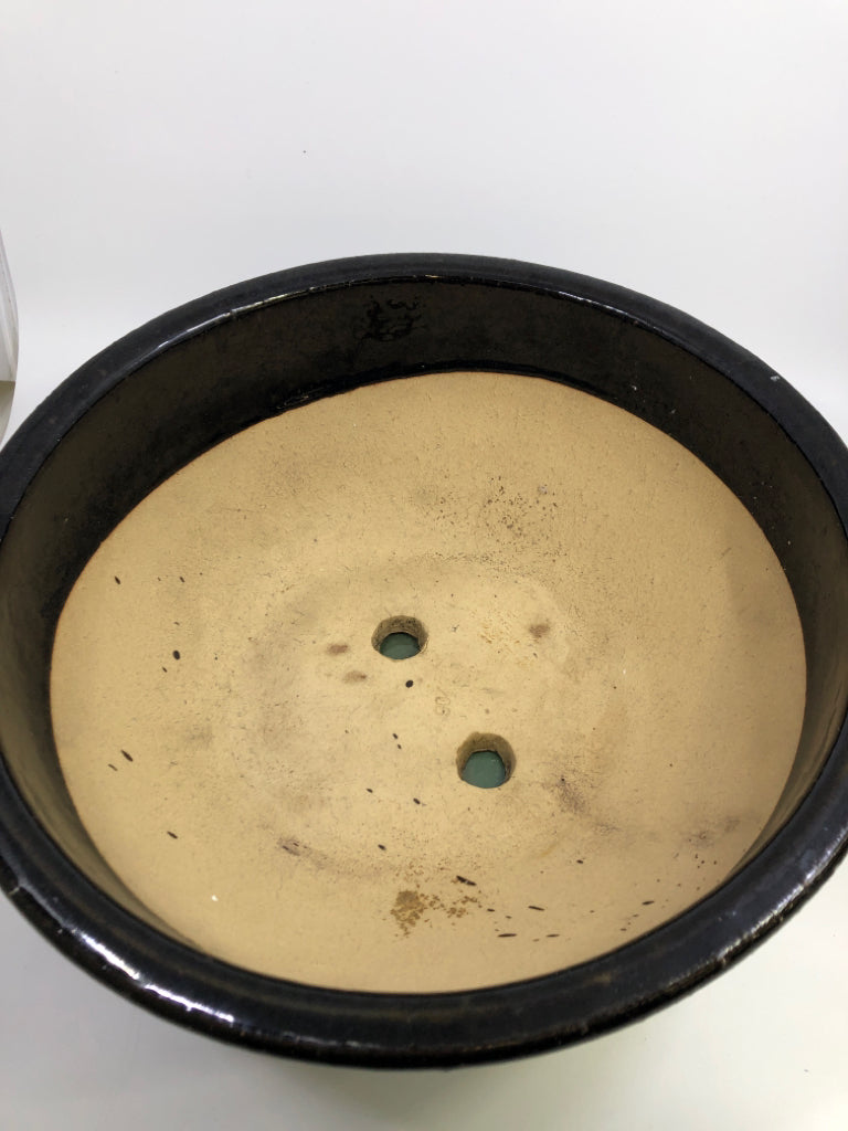 CERAMIC BLUE & GREEN PLANTER W/DRIP TRAY.