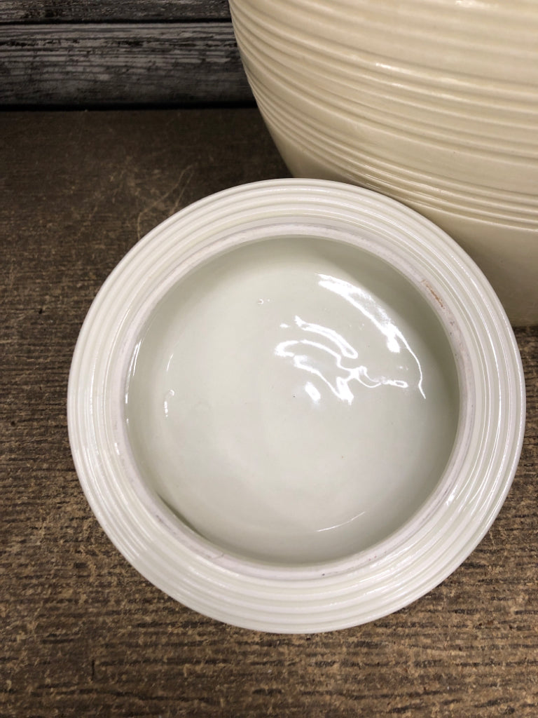 LG COVERED CERAMIC JAR.