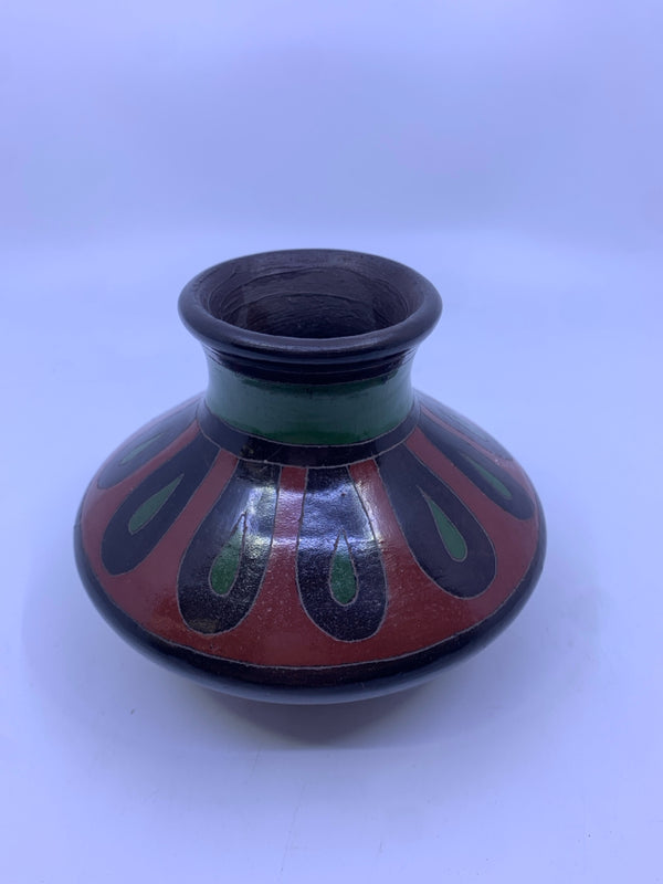 SMALL BROWN/RED/GREEN WIDE BOTTOM NARROW TOP VASE.