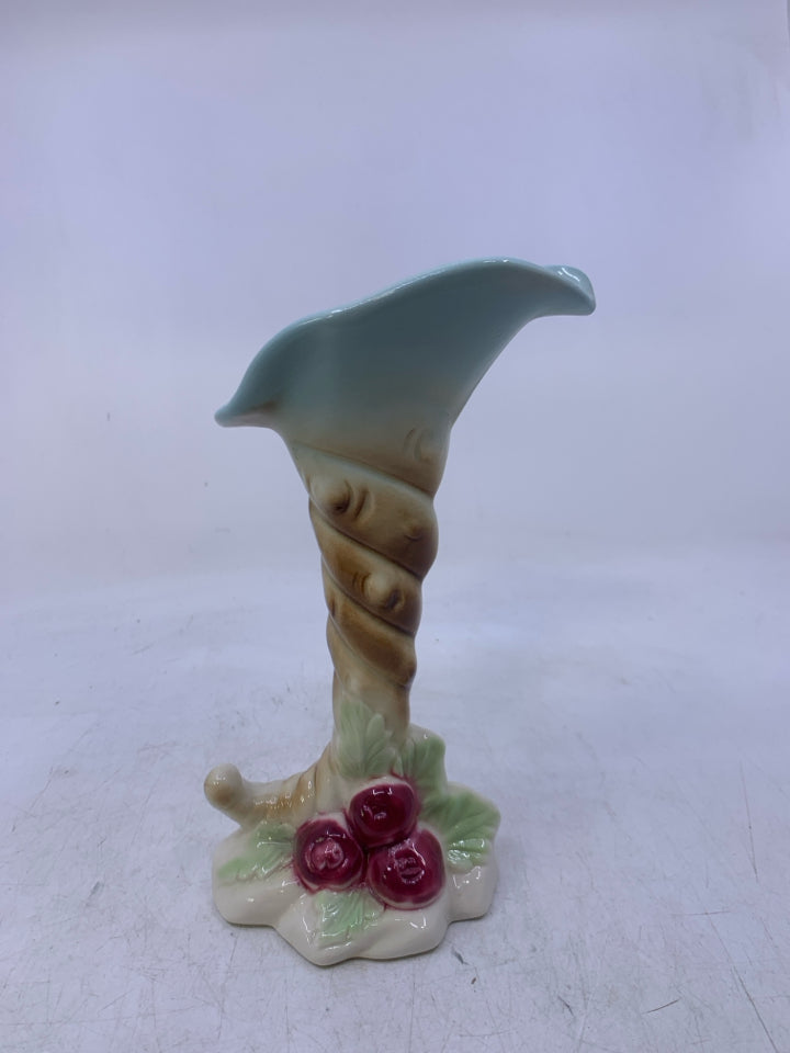 VTG CORNUCOPIA SHAPED VASE W/ RED BERRIES.