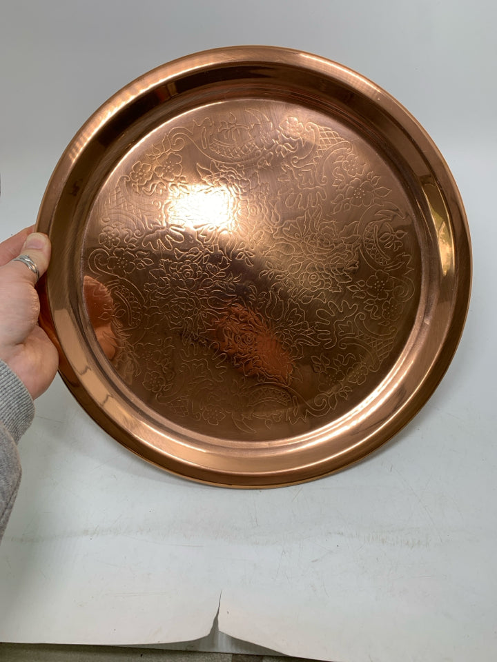 METAL COPPER COLORED TRAY W/ FLORAL DETAILS.