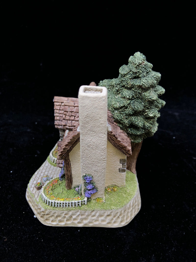 DAVID WINTER COTTAGE MISTOLE COTTAGE W LITTLE SIGN.