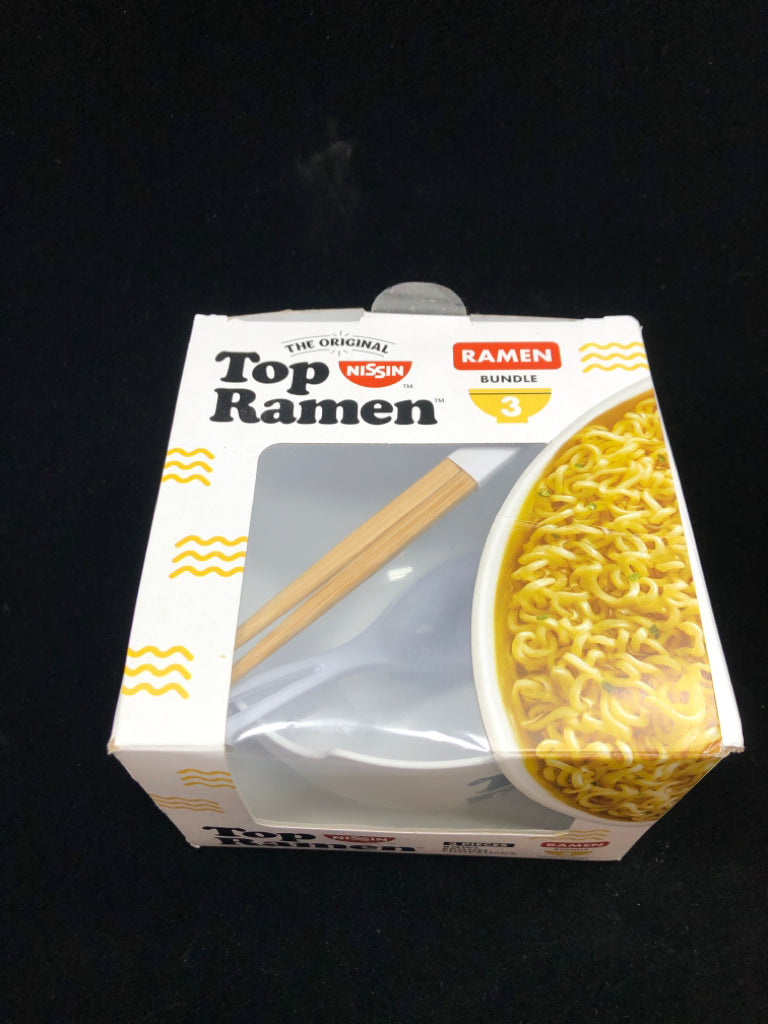 NIB 3PC RAMEN SOUP BOWL SET.