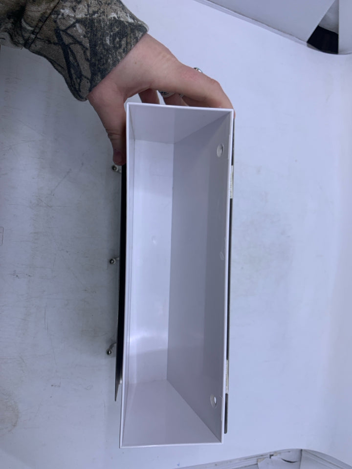 METAL/PLASTIC MAIL WALL BUCKET W/ 3 HOOKS.