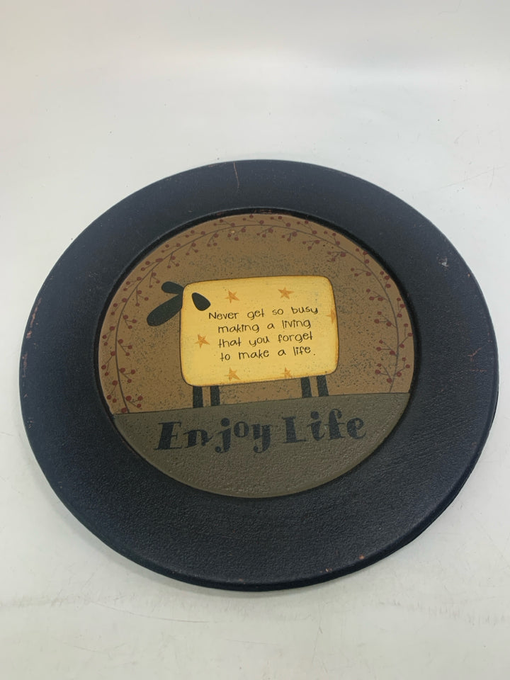 PRIMITIVE STYLE SHEEP ENJOY LIFE DECORATIVE PLATE.