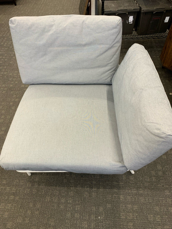 CORNER CHAIR W/WHITE WHITE METAL FRAME & 3 GRAY CUSHIONS.