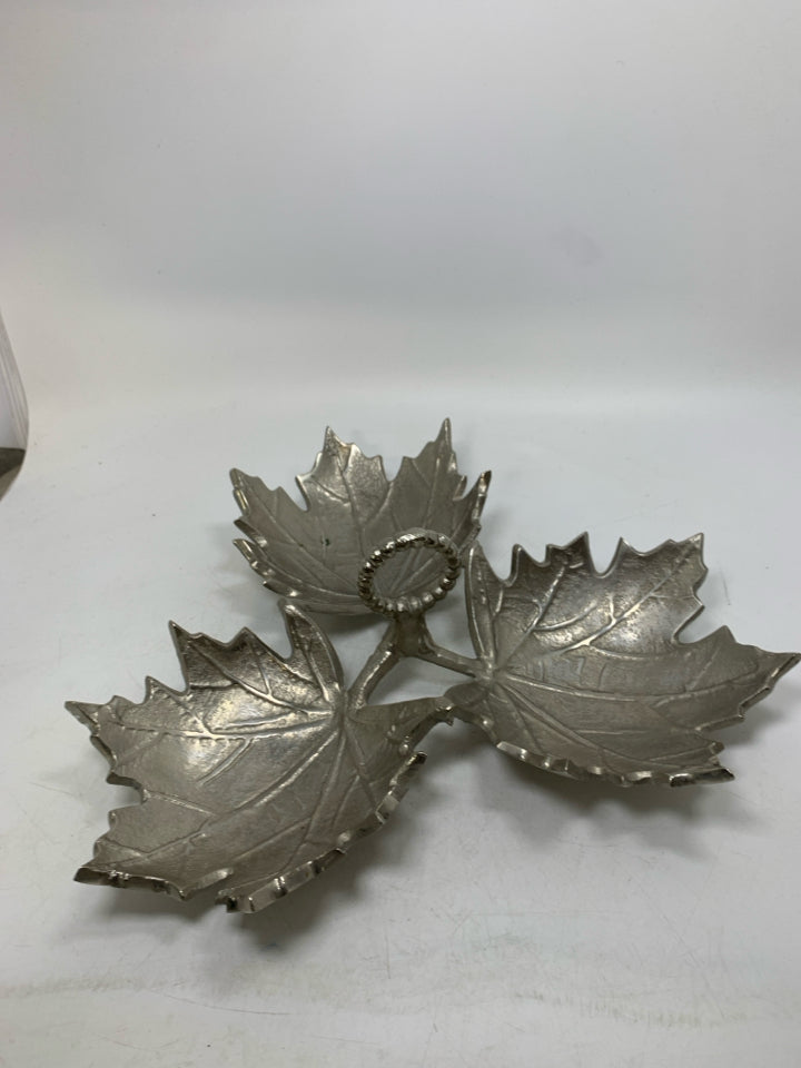 SILVER METAL TRIPLE MAPLE LEAF CENTERPIECE HANDLE IN CENTER.