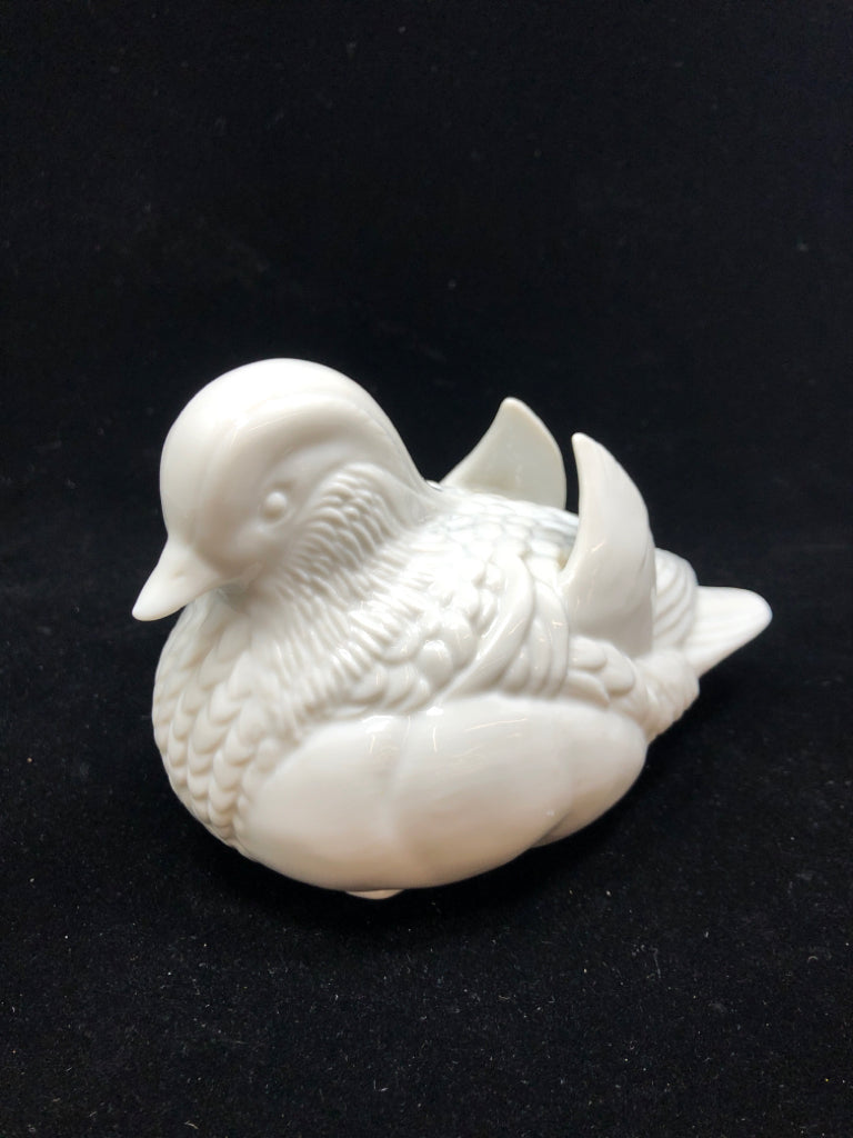 VTG WHITE PORCELAIN MANDARIN DUCK FIGURINE.