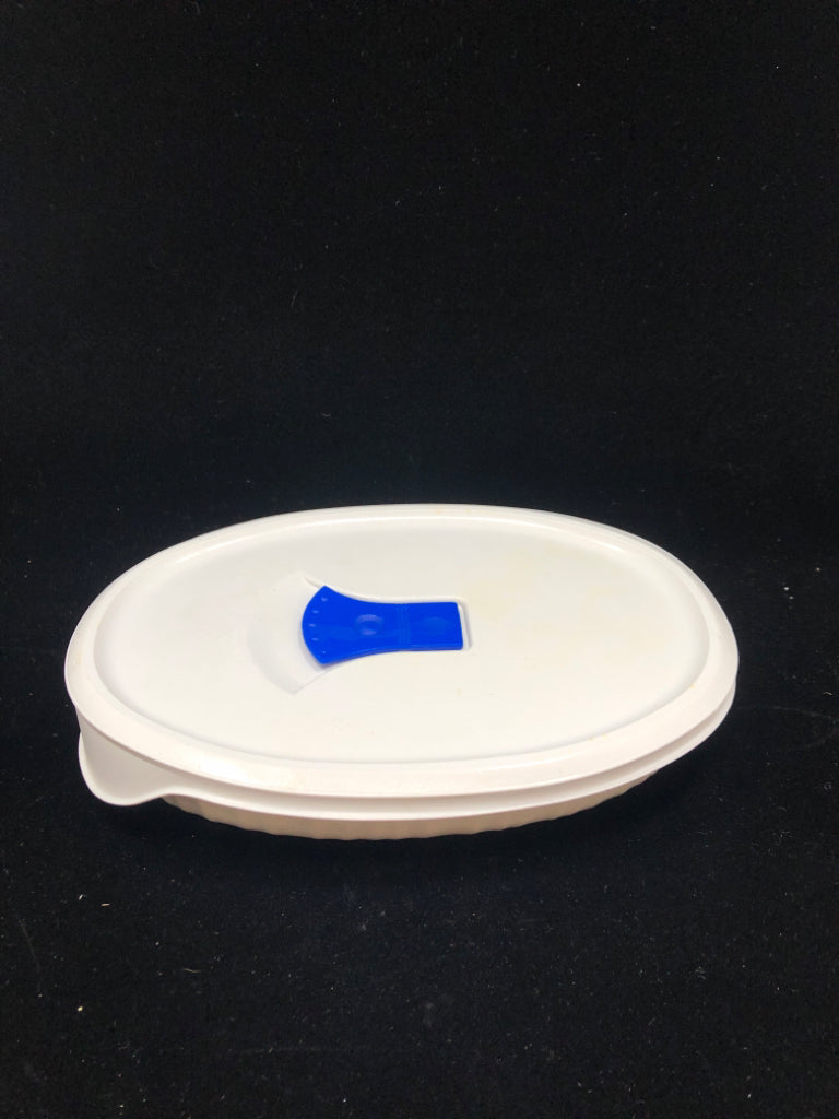 STONEWARE CASSEROLE W/ LID.