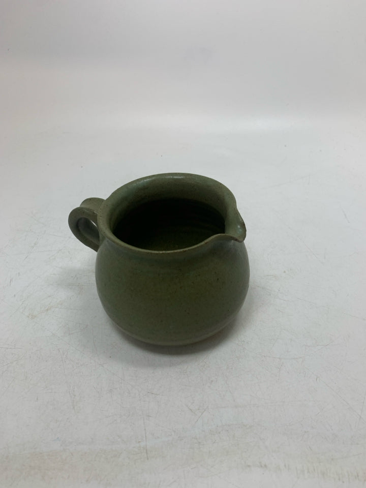 SHORT MATTE DARK GREEN CREAMER.