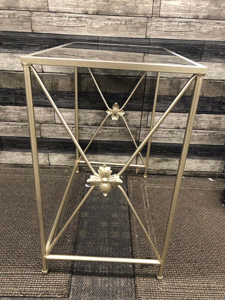 MIRROR GLASS-TOP RECTANGLE TABLE W/WELDED DESIGN/ 27"H X 26"L X 16"W