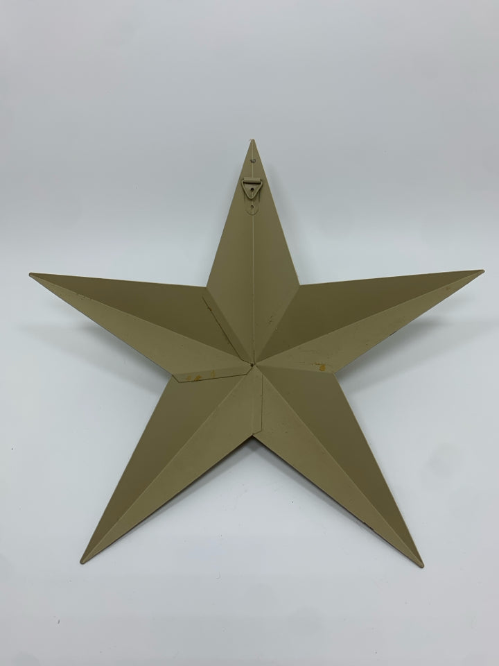 RED BERRIES PAINTED TAN METAL STAR.
